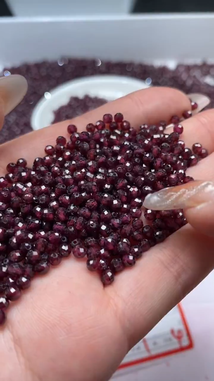 颈饰未镶嵌石榴石w210榴切面3mm*50颗