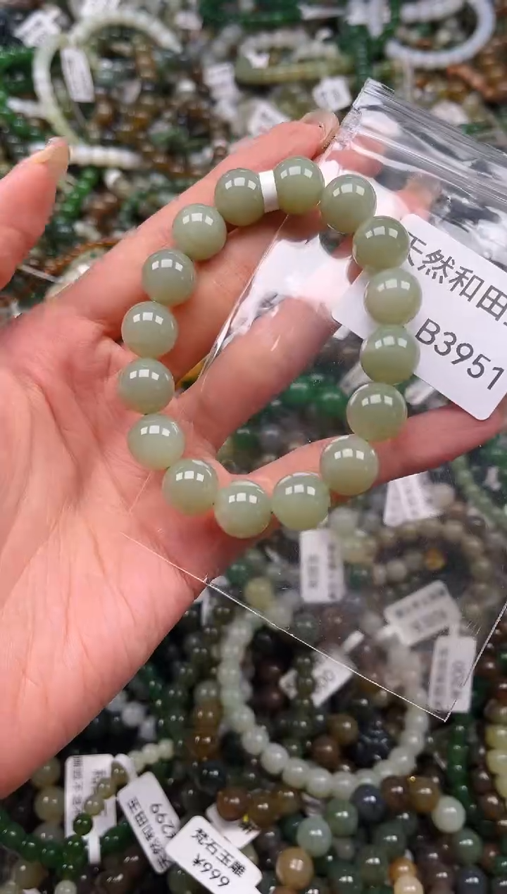 未镶嵌和田玉挂件1