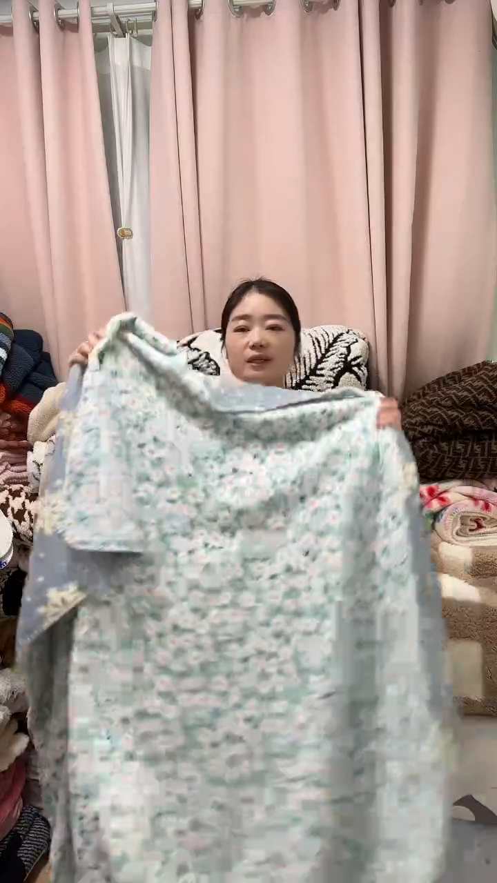 聚酯纤维1.8-2小雏菊-雪花-牛奶绒