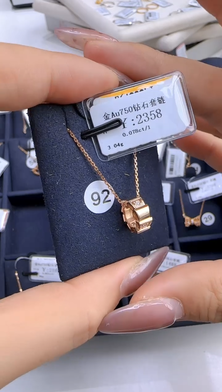 【闪购商品】钻石套链18K金镶嵌209900