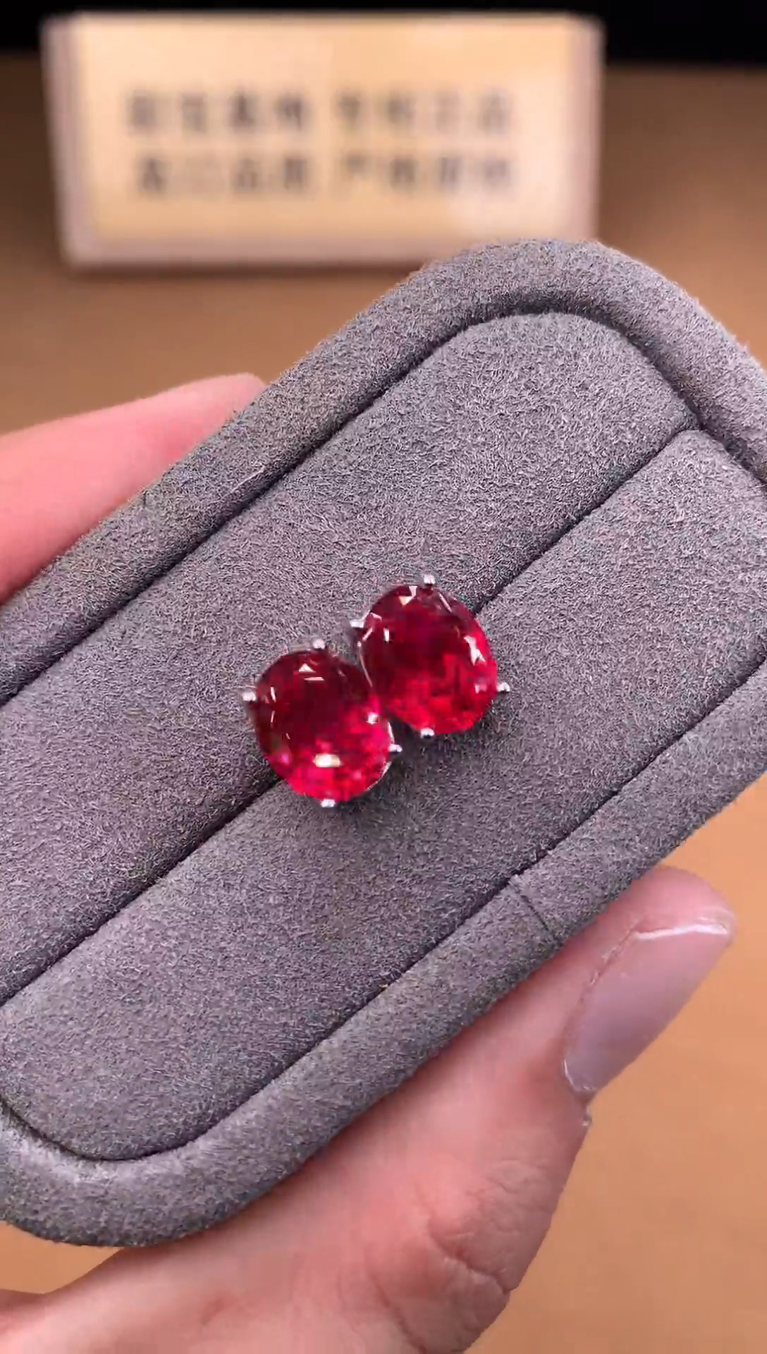 银S925镶嵌耳饰红宝石2222