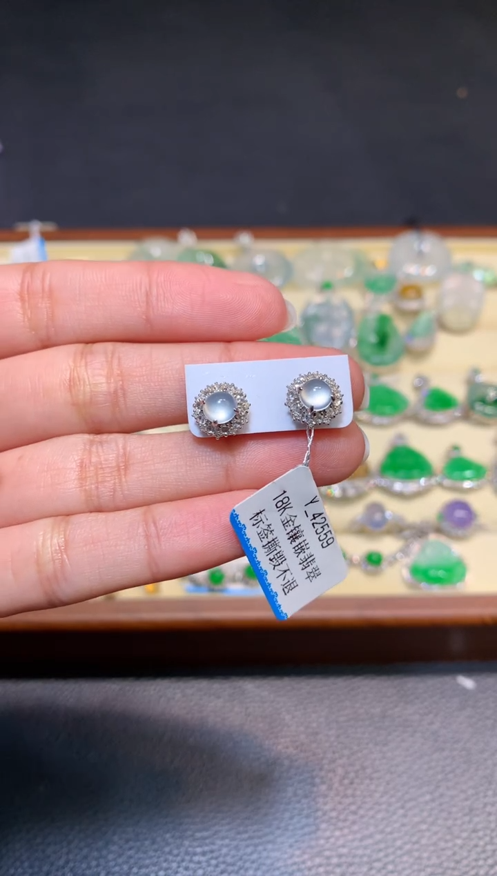 18K金镶嵌翡翠耳饰1