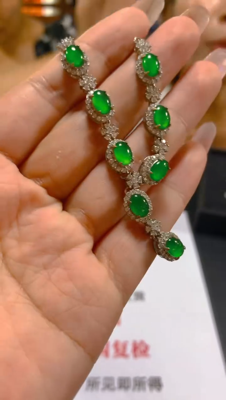 翡翠未镶嵌颈饰多样性发一