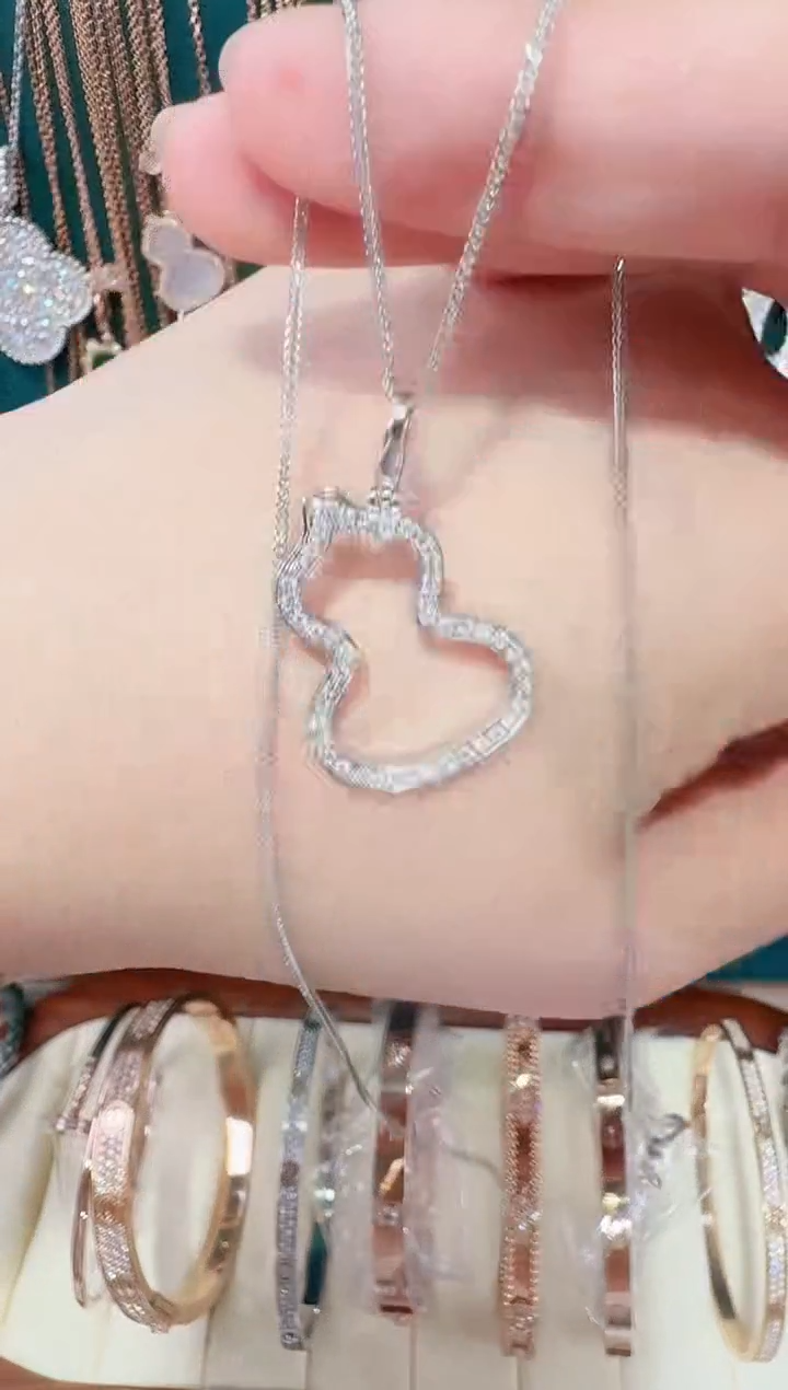 吊坠(不含链)18K金镶嵌钻石吊坠