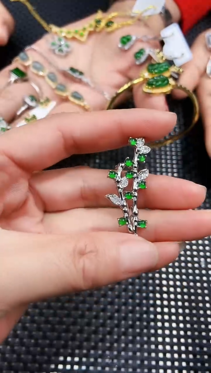 【闪购商品】翡翠吊坠(不含链)未镶嵌111111111