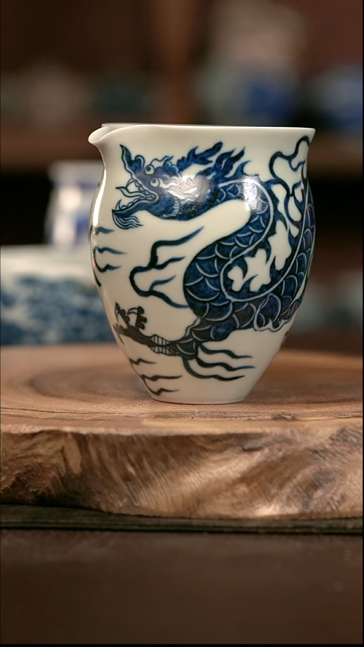 手绘 高温现代瓷  气窑  枢府釉 铠甲龙公道杯180C