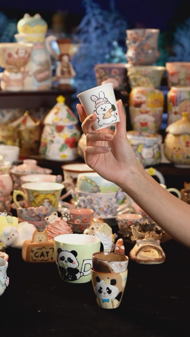 摆件陶景德镇釉下彩手绘设计师款陶瓷