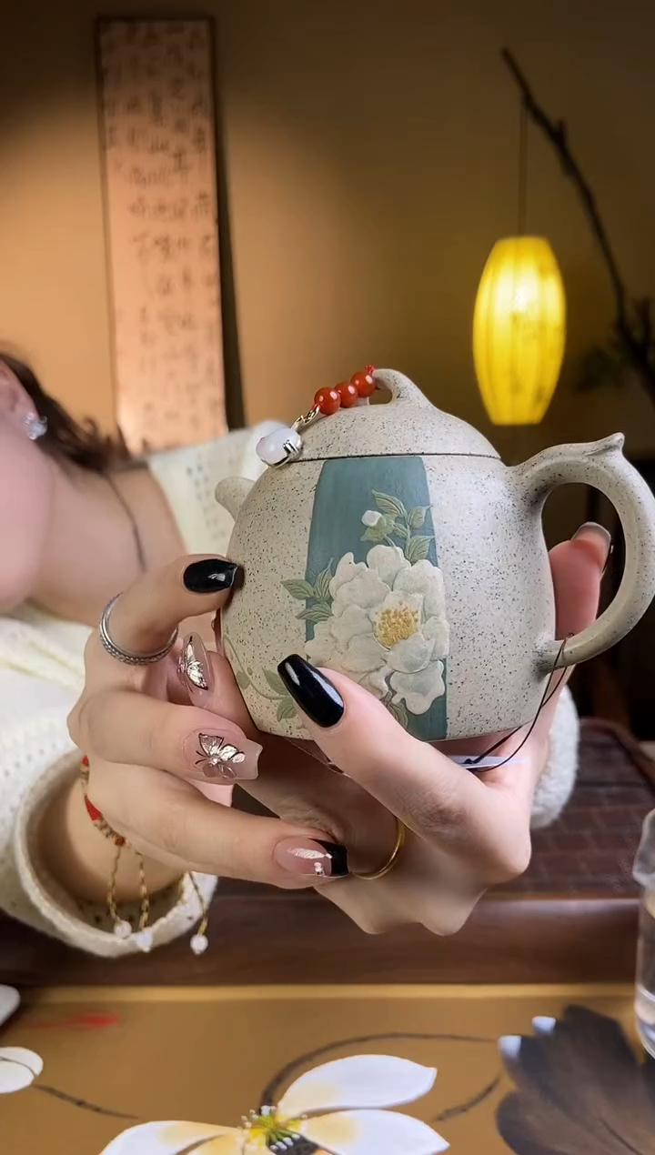 【闪购商品】紫砂茶壶王芳 白段泥 牡丹秦权