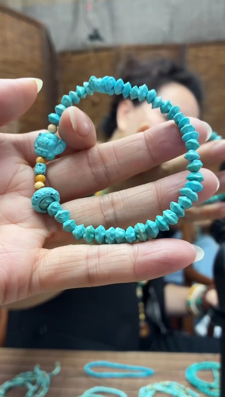 未镶嵌绿松石颈饰 发一件