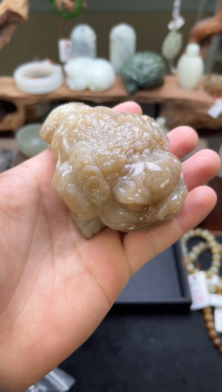 【闪购商品】和田玉未镶嵌手把且末迪克兰带糖 金蟾 321克