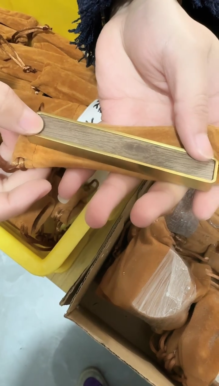 黄铜镇纸长方形内镶木1个