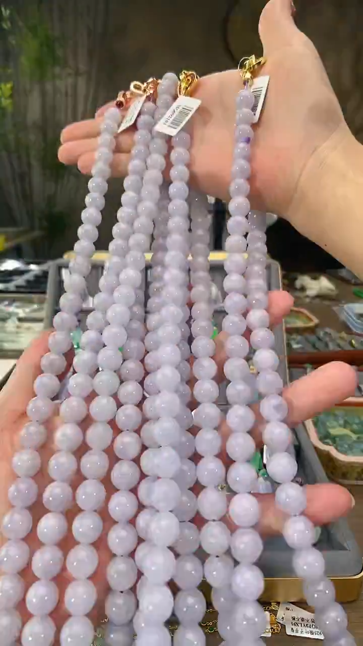 吊坠(不含链)未镶嵌翡翠珠串一条 多样性发其一