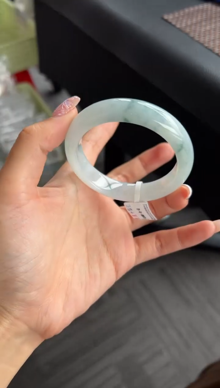 【闪购商品】翡翠手镯未镶嵌23号53*47贵妃