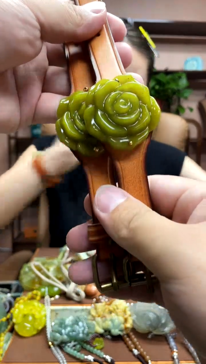 未镶嵌岫玉吊坠多样性发货发其中之一