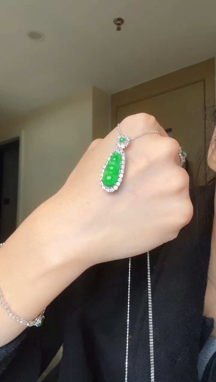 【闪购商品】翡翠吊坠(不含链)银S925镶嵌天然翡翠吊坠