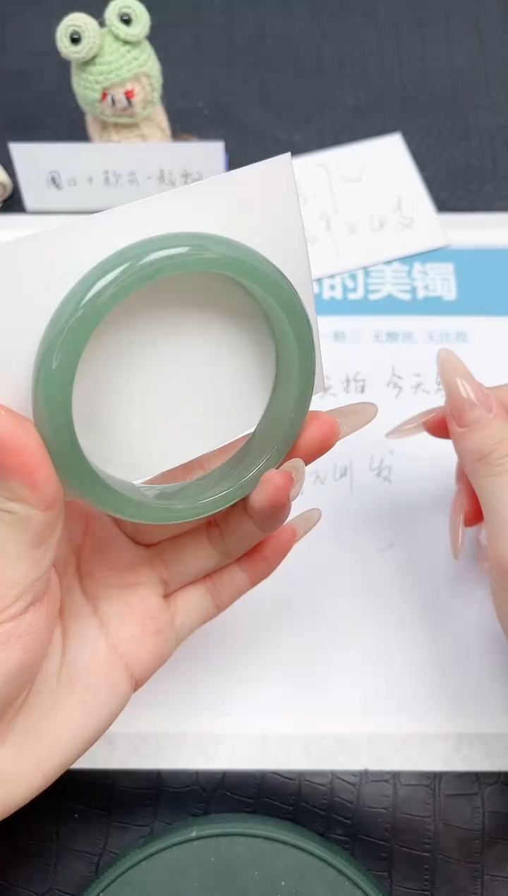 【闪购商品】石英质玉手镯未镶嵌212-56.7