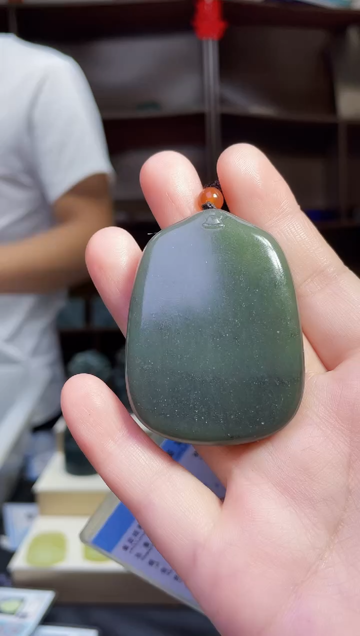 和田玉未镶嵌颈饰1