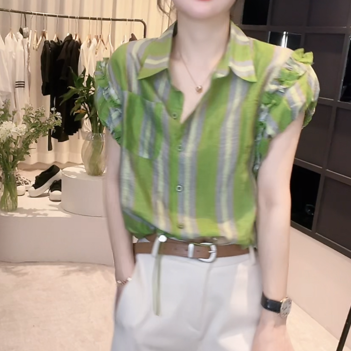 设计感时尚百搭翻领短袖显瘦上衣女2025年夏季新款单排扣显白衬衫