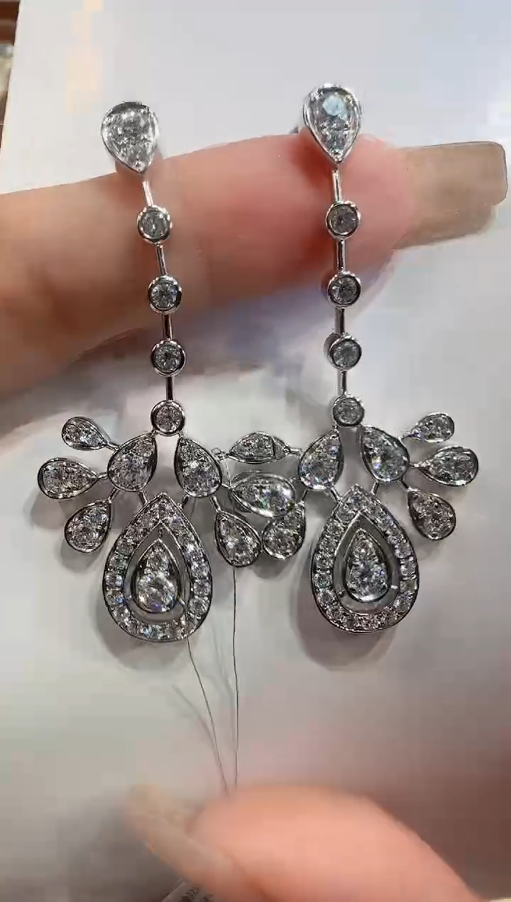 【闪购商品】耳钉18K金镶嵌钻石为爱加冕耳钉