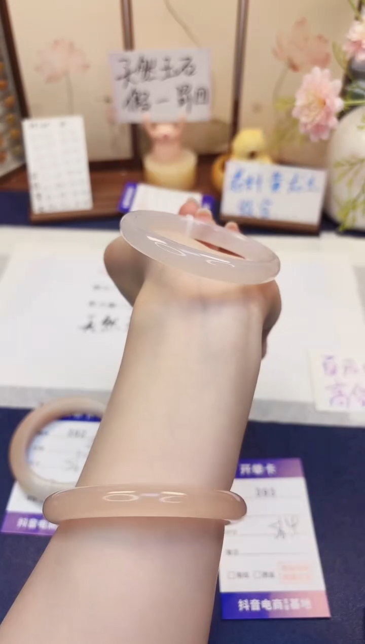 【闪购商品】石英质玉手镯未镶嵌393-玉髓-圈口56