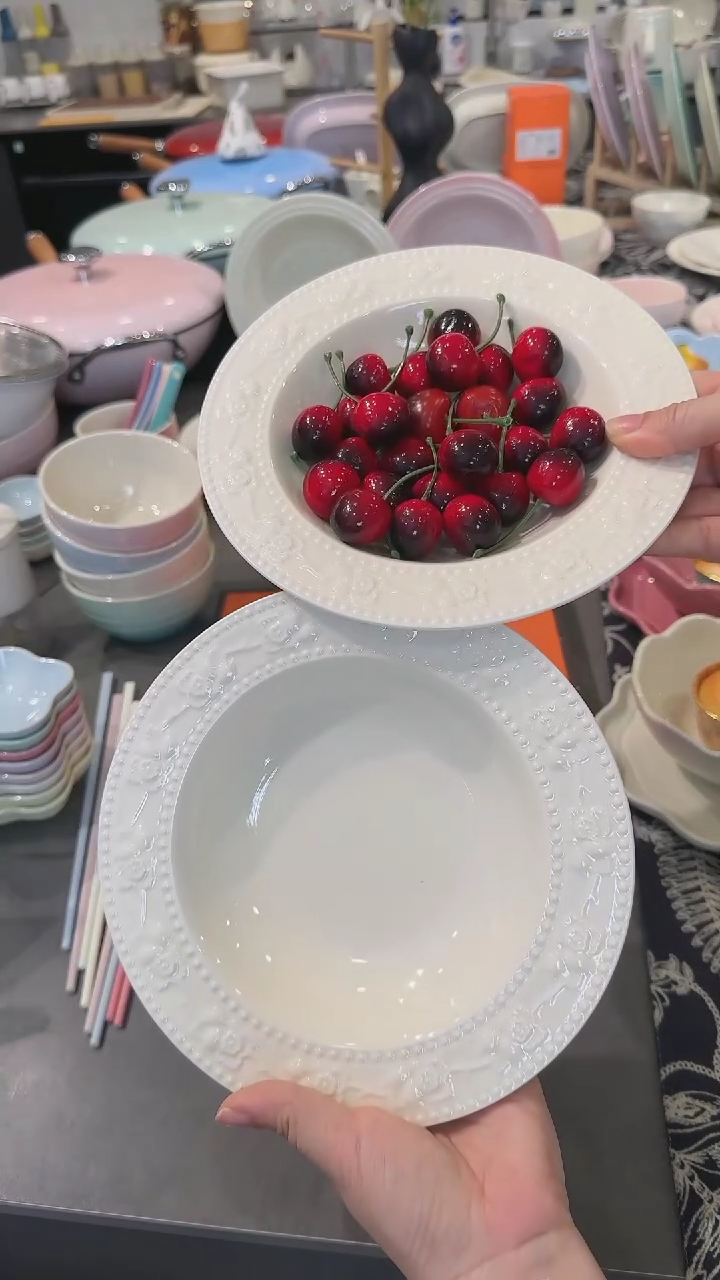 【闪购商品】瓷2个浮雕草莓深盘-奶油白8寸