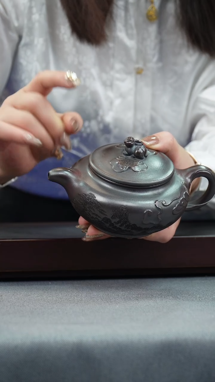 【闪购商品】紫砂茶壶铁血红砂  玉兔呈祥 仿古