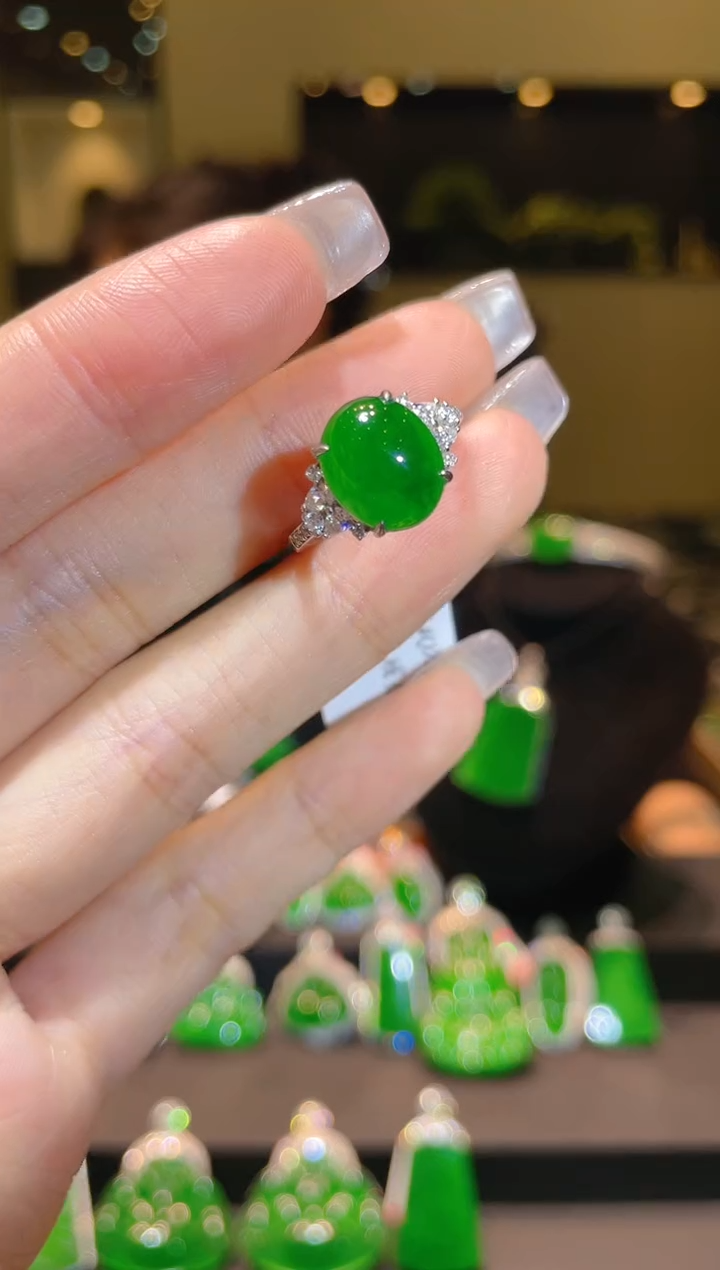 【闪购商品】翡翠吊坠(不含链)18K金镶嵌A61