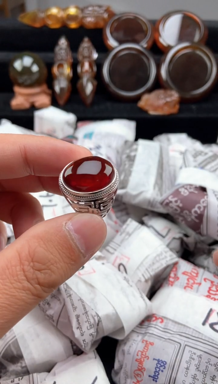 【闪购商品】琥珀戒指银S925镶嵌血珀戒指