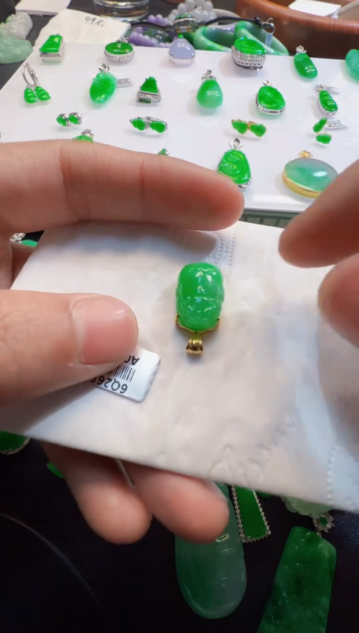 翡翠18K金镶嵌吊坠(不含链)貔貅