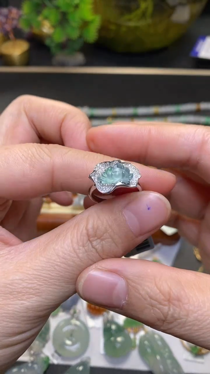 颈饰18K金镶嵌翡翠净货35854