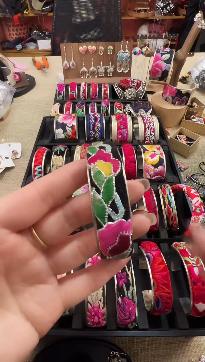 【闪购商品】织绣民族风老绣饰品322