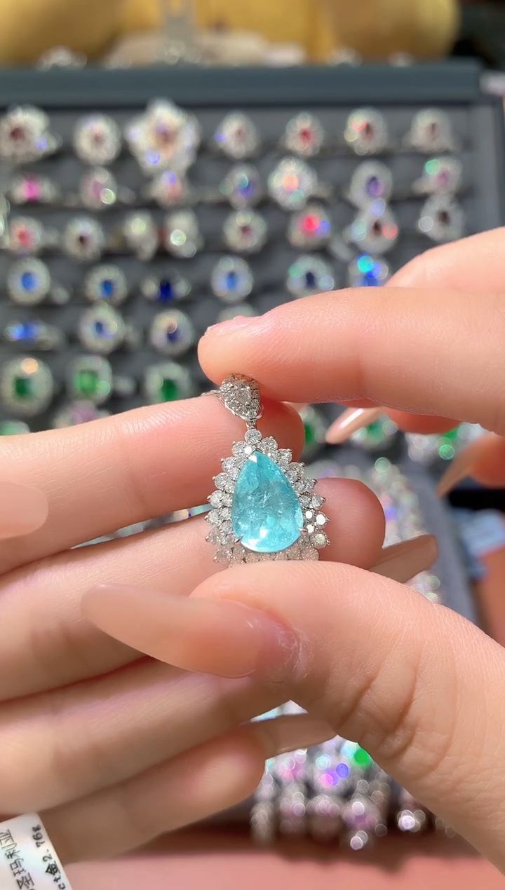 18K金镶嵌吊坠帕拉依巴碧玺-2.8克拉*霓虹蓝