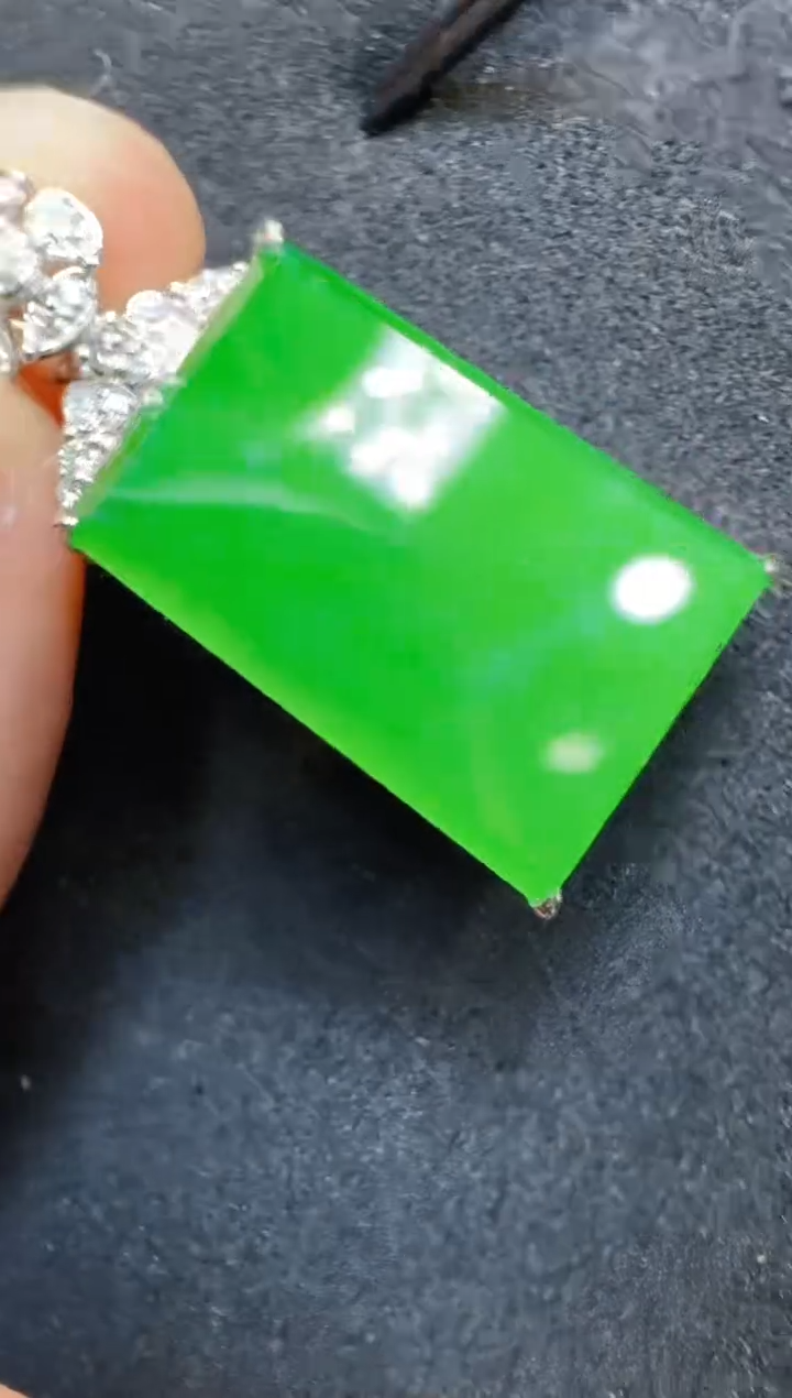 吊坠(不含链)18K金镶嵌翡翠多样性团购发一件