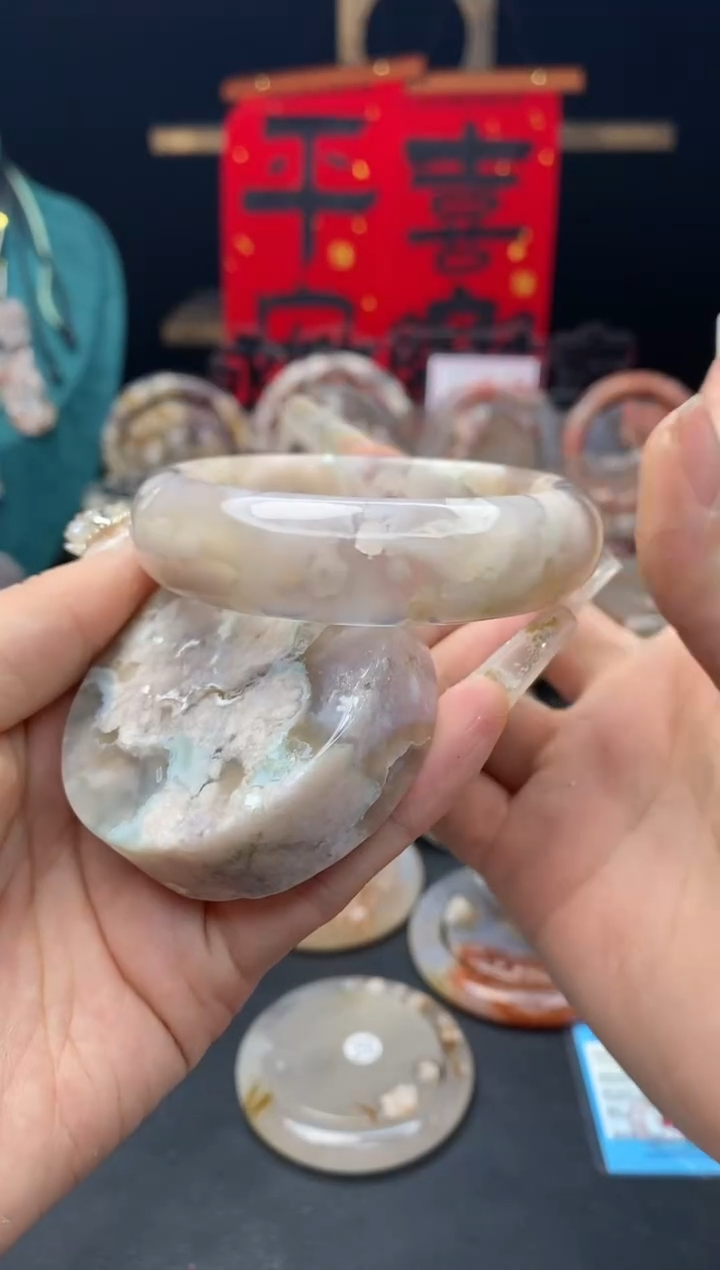 【闪购商品】石英质玉手镯（圆镯）未镶嵌56