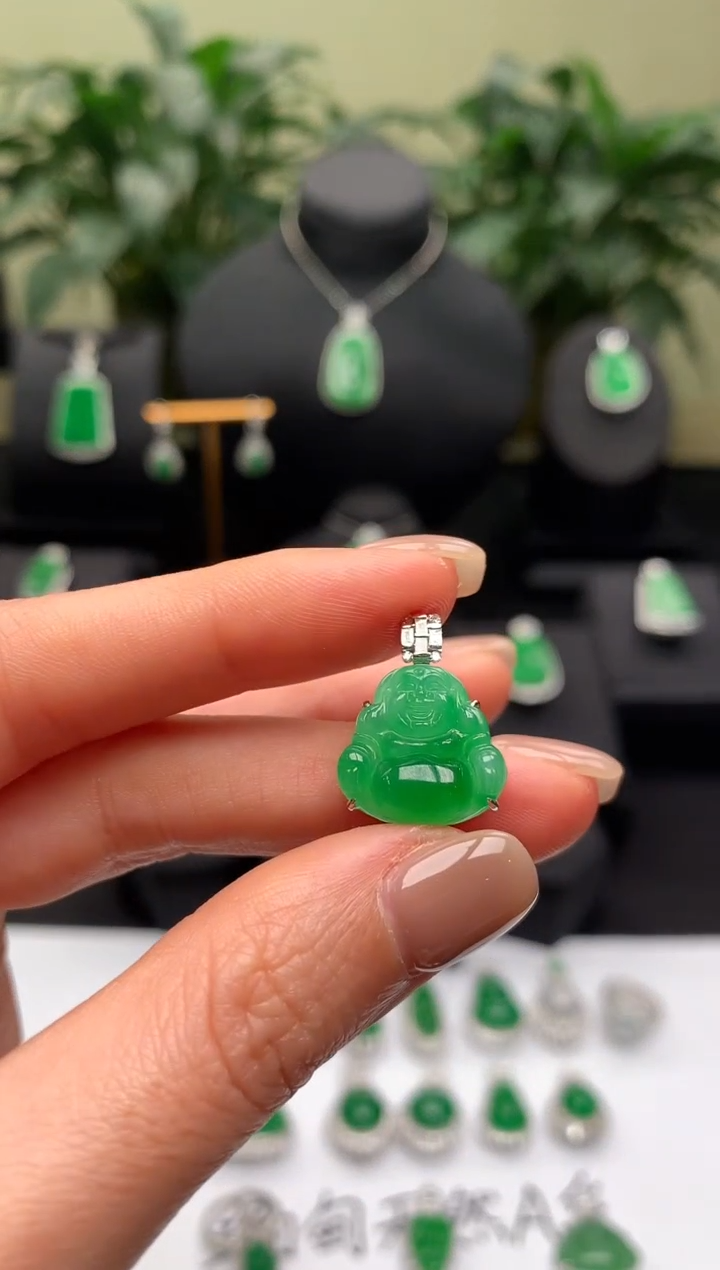 【闪购商品】翡翠颈饰18K金镶嵌绿佛公