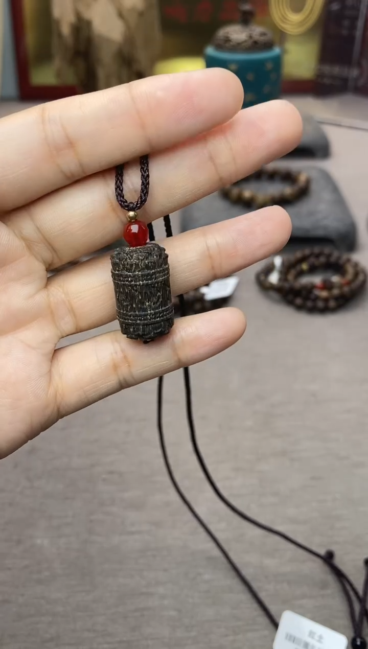 沉香碎屑沉香木富森红土 六字莲花