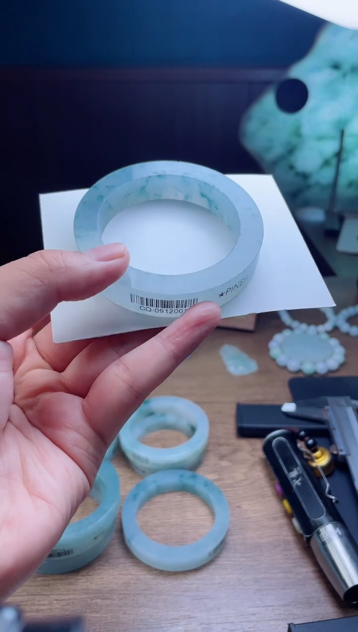 未镶嵌手镯定制翡翠一**邢定制