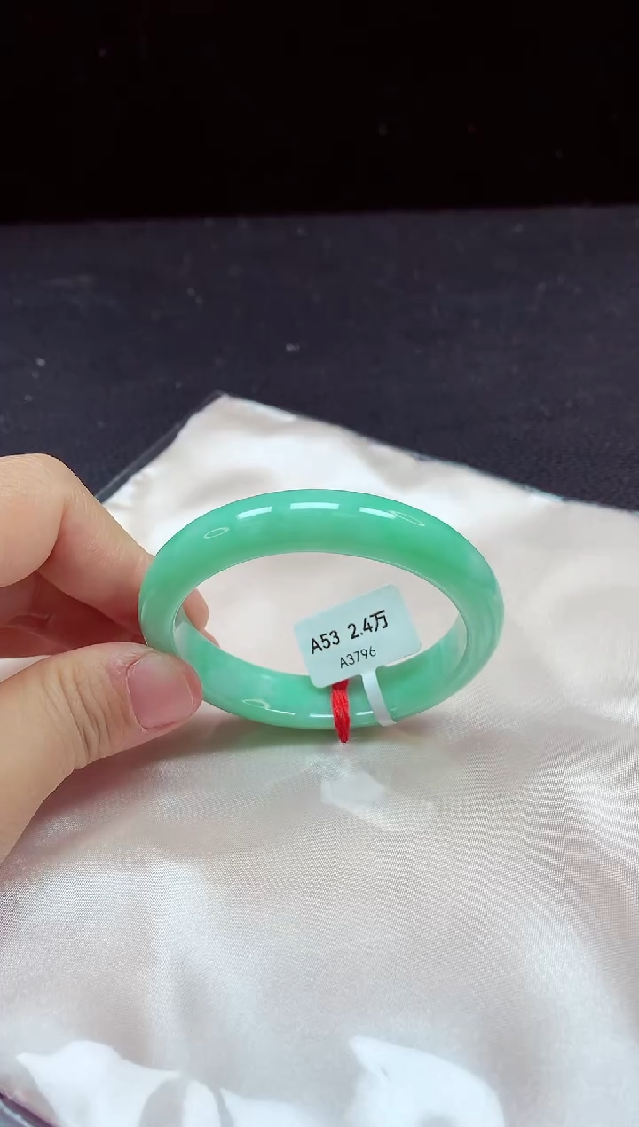【闪购商品】翡翠手镯未镶嵌贵妃53+