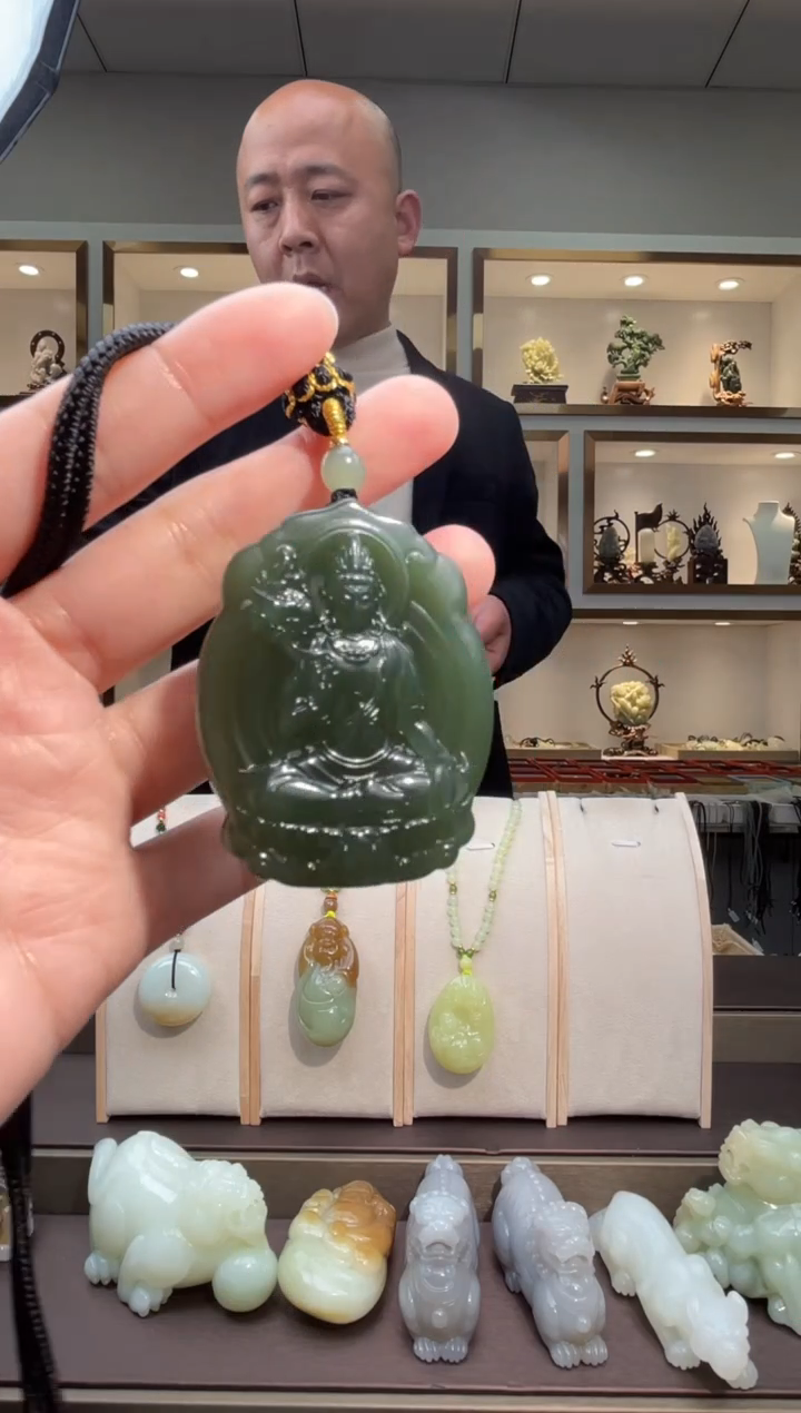 颈饰未镶嵌和田玉苏