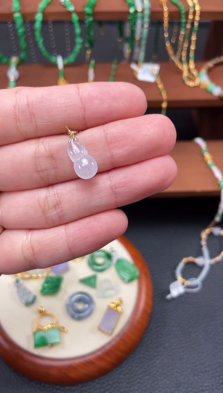 【闪购商品】翡翠吊坠(不含链)18K金镶嵌一个   P235