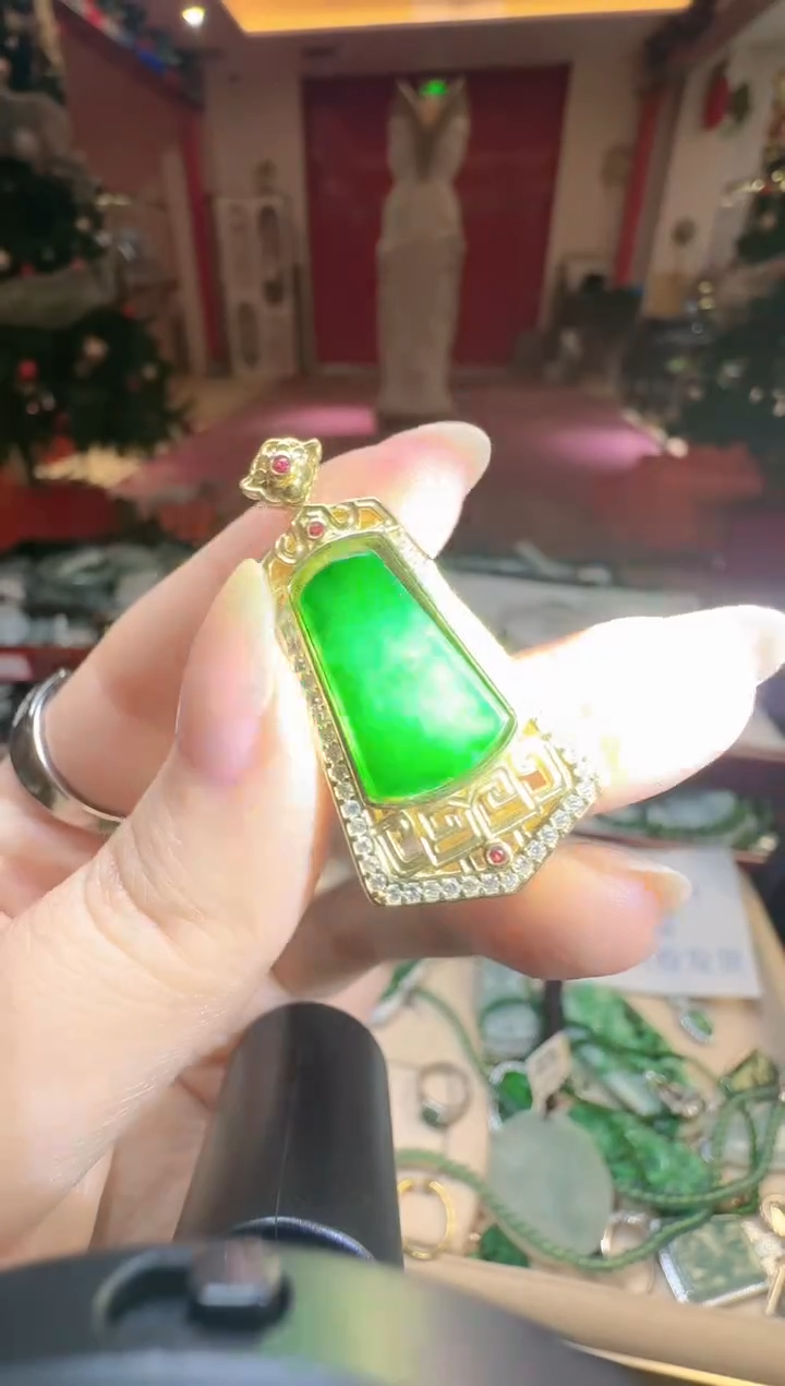 【闪购商品】翡翠吊坠(不含链)未镶嵌翡翠