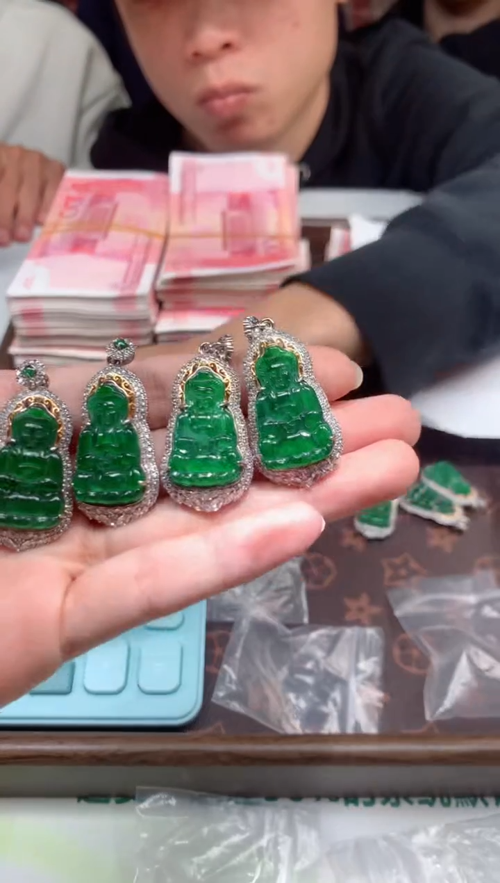 【闪购商品】翡翠颈饰合金天然A货翡翠-多样性发货