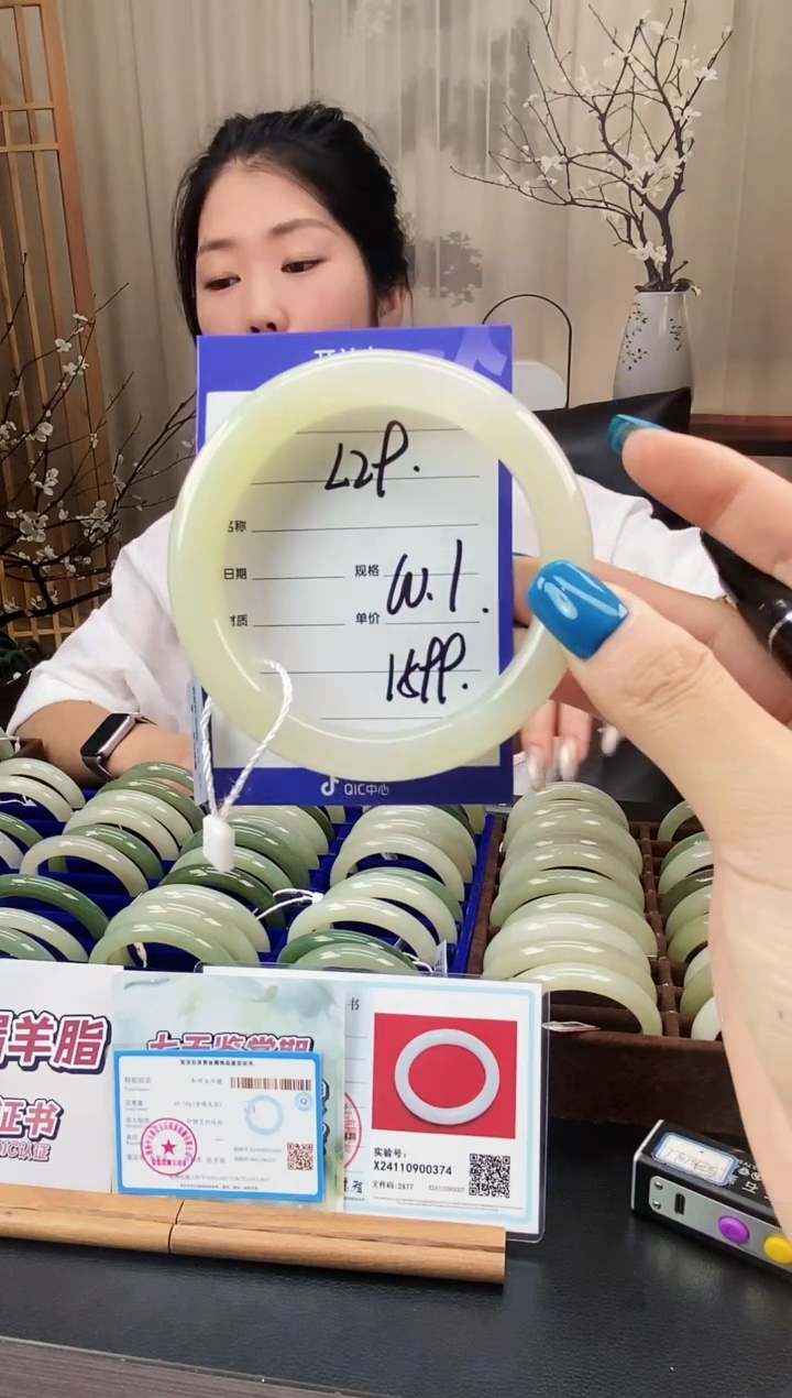 未镶嵌手镯和田玉L29微色差