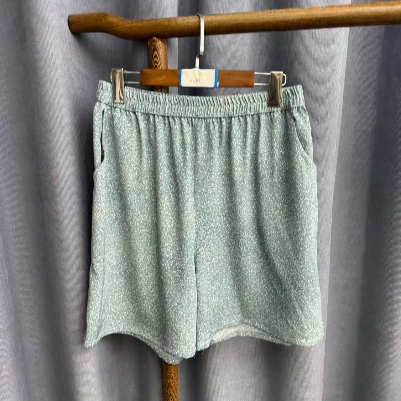 秋季新款简约百搭宽松桑蚕丝直筒短裤女Z445
