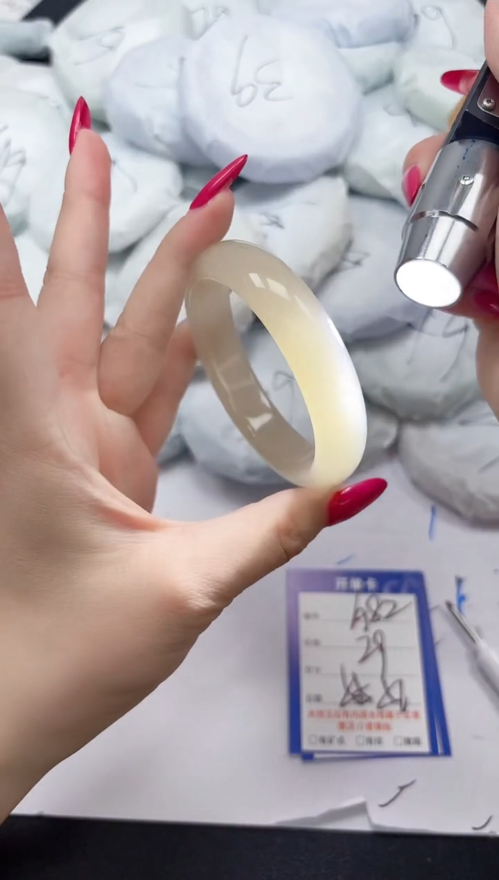 未镶嵌手镯石英质玉A82/5556