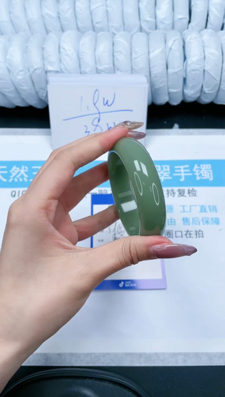 【闪购商品】石英质玉手镯未镶嵌333-55