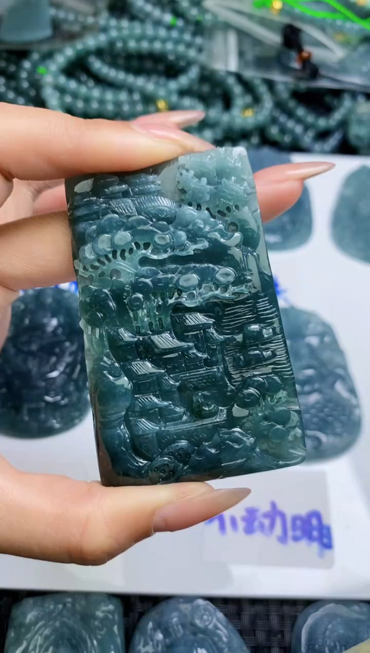 【闪购商品】翡翠颈饰未镶嵌         