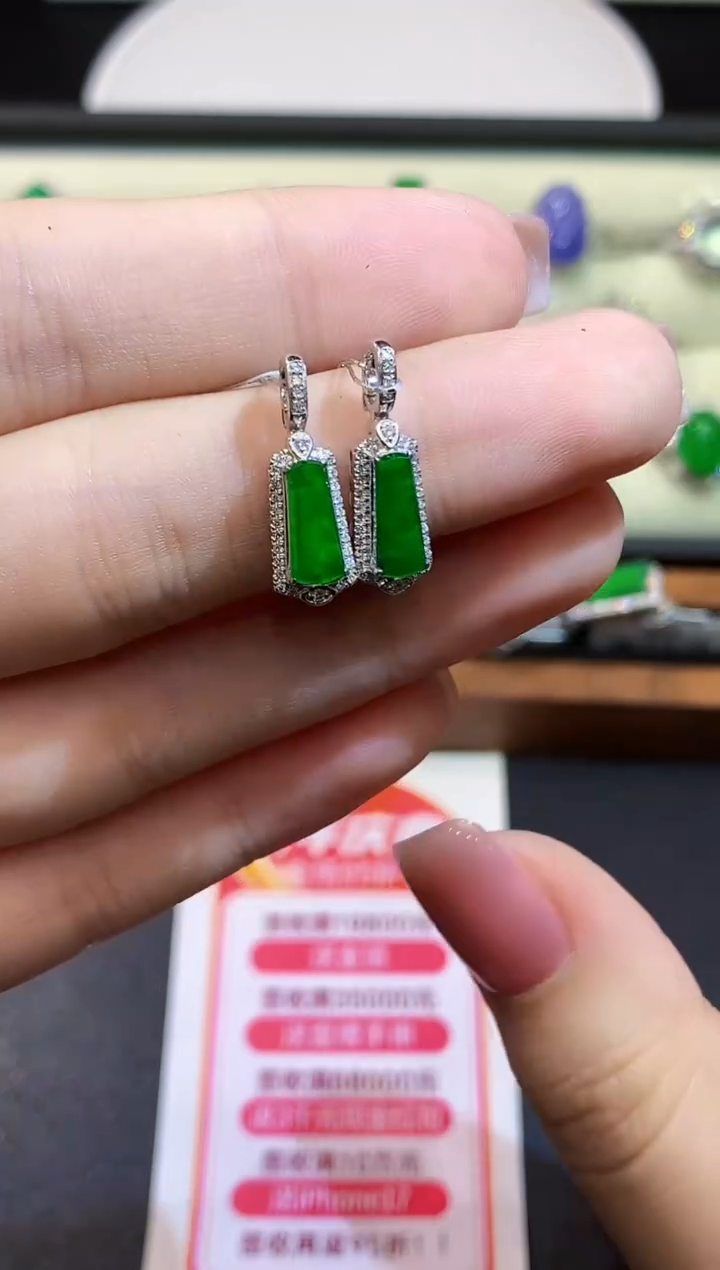 吊坠(不含链)18K金镶嵌翡翠多样性发其一