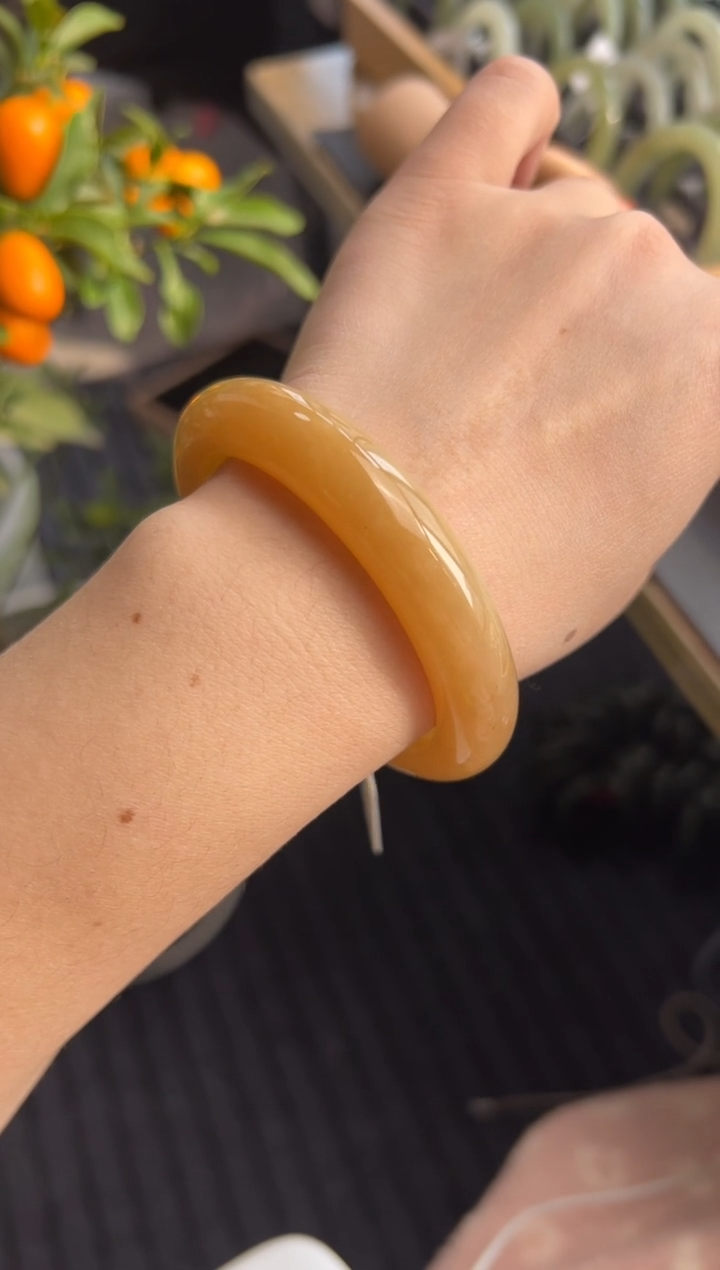 【闪购商品】和田玉手镯未镶嵌全糖 57+