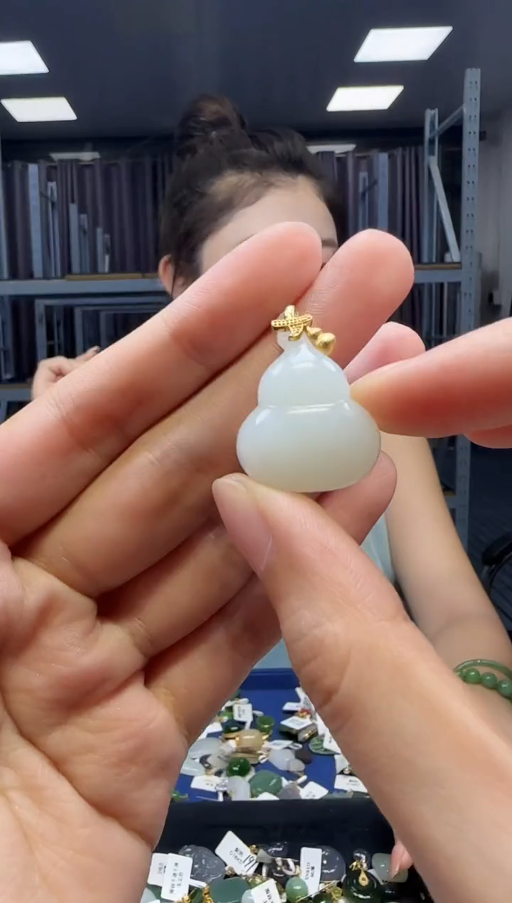 和田玉18K金镶嵌挂件1